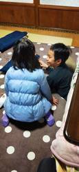 同級生と楽しそうな孫.jpg